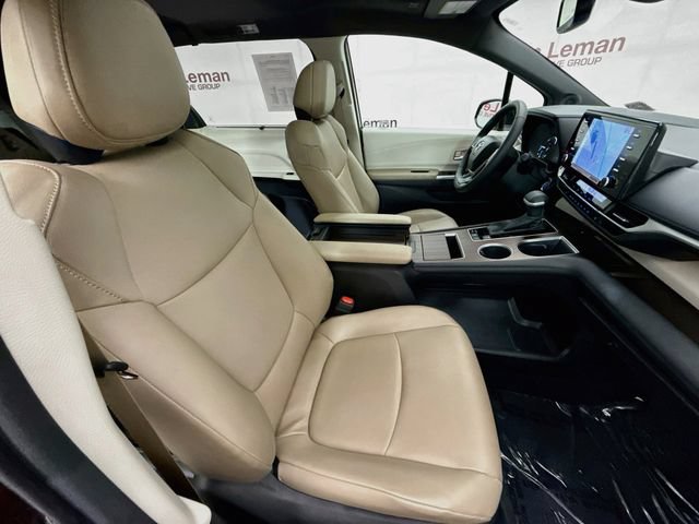 Used 2024 Toyota Sienna XLE w/ XLE Plus Package FWD image 29