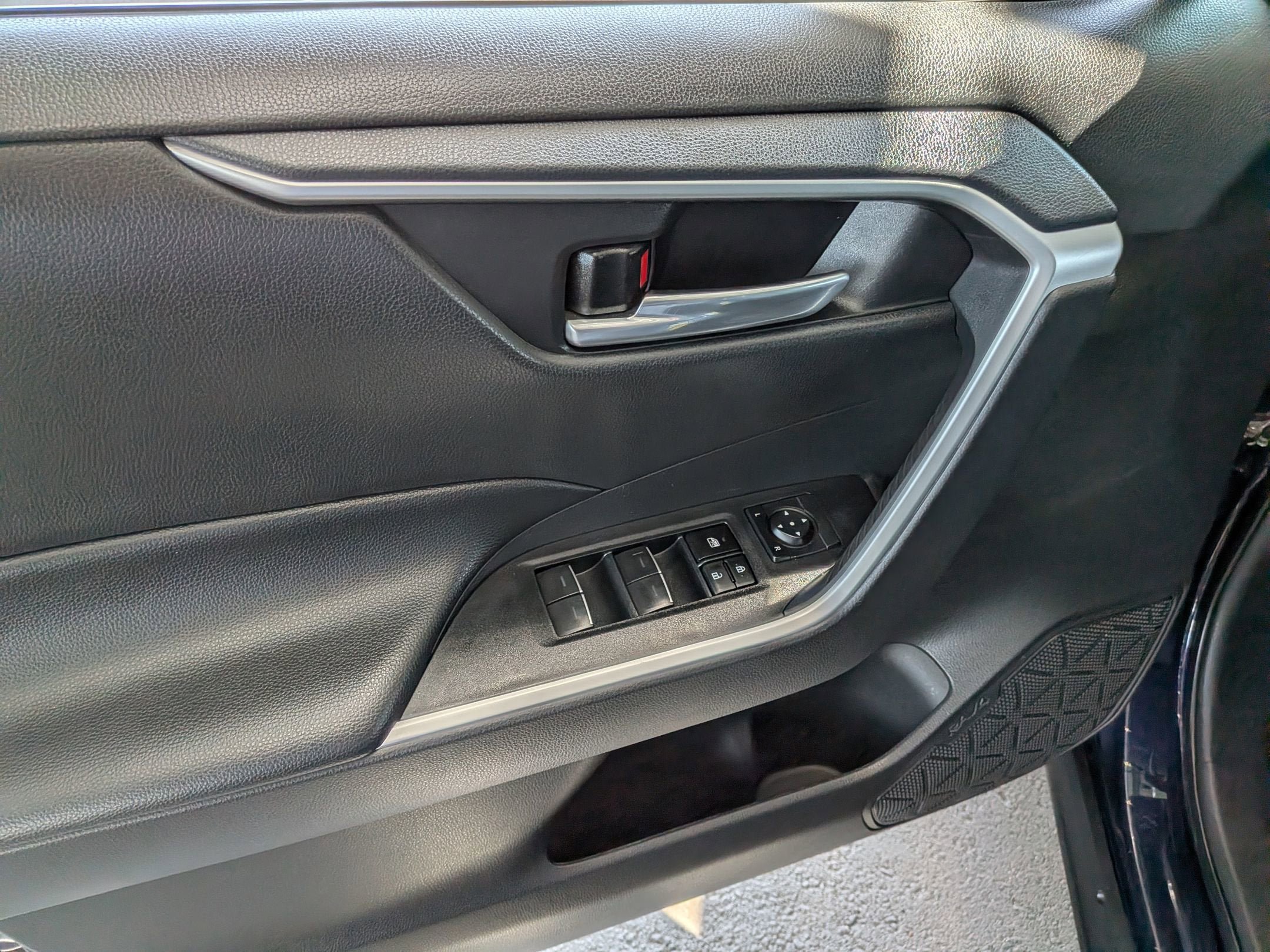 Certified 2024 Toyota RAV4 XLE AWD/4WD image 8