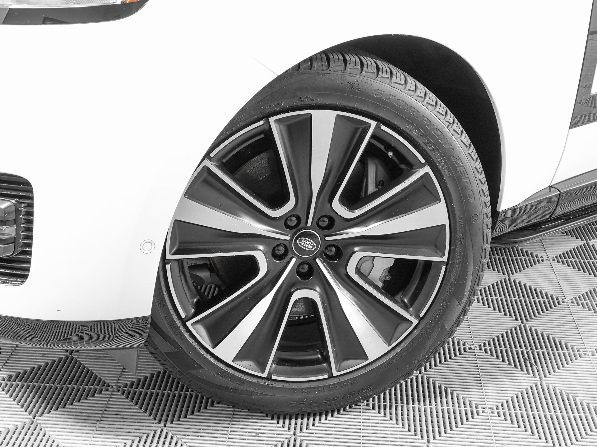 Used 2025 Land Rover Range Rover SE image 31