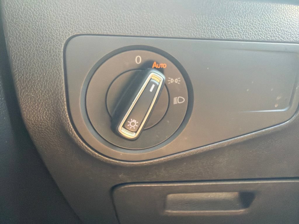 Used 2019 Volkswagen Tiguan SE FWD image 16