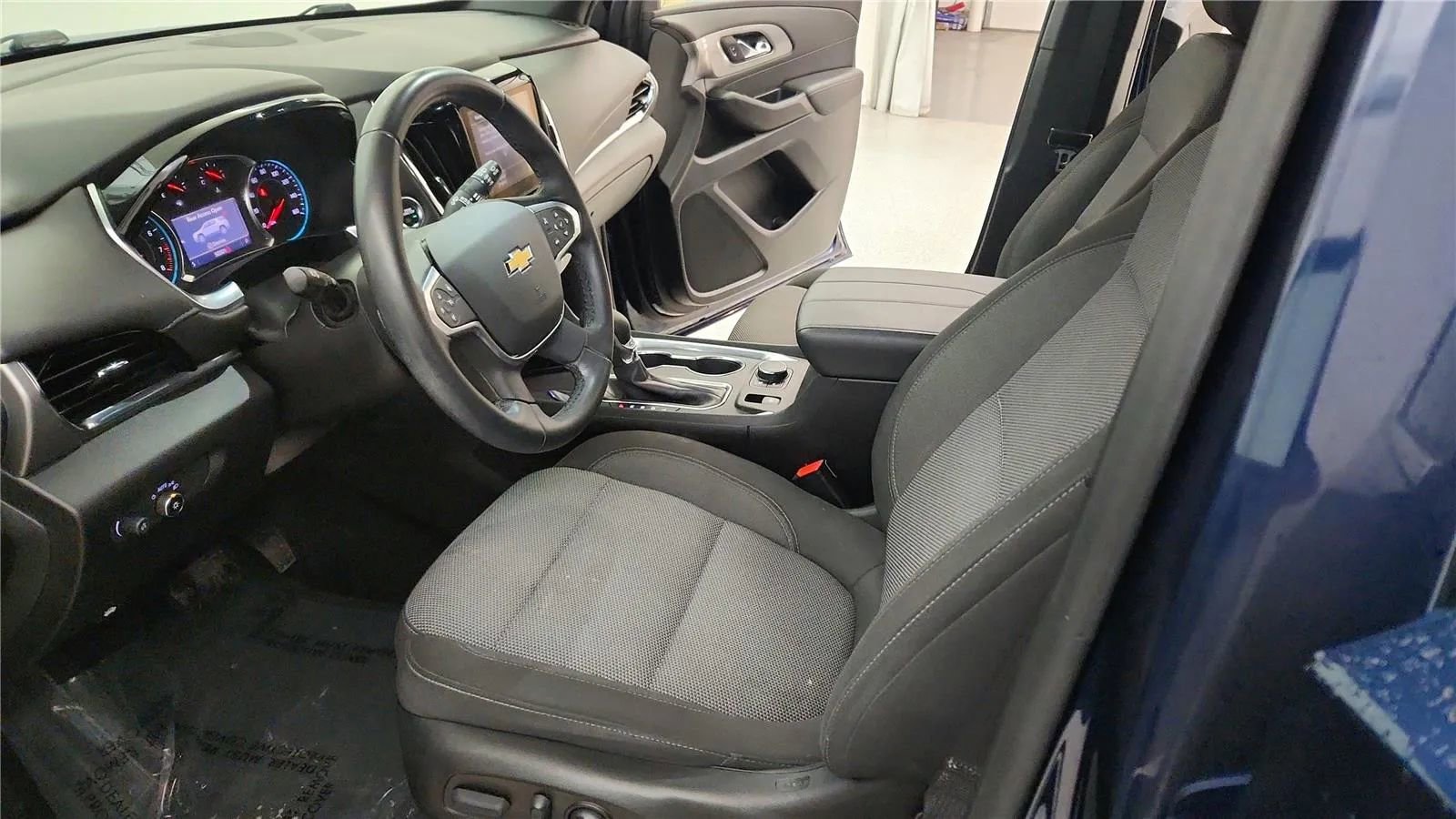 Used 2023 Chevrolet Traverse LT image 22