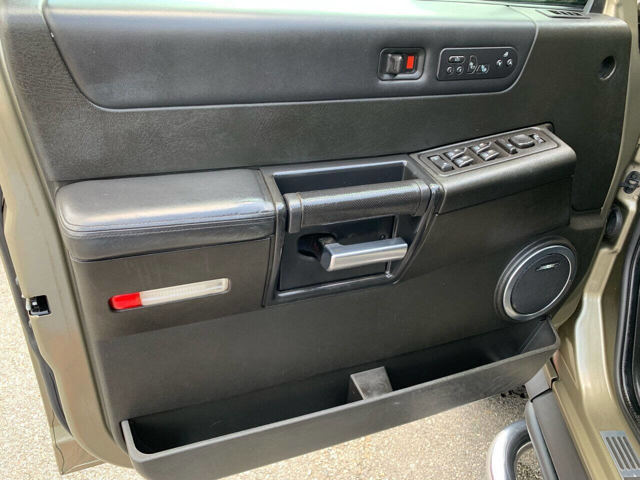 Used 2005 HUMMER H2 SUT w/ Preferred Equipment Group image 14