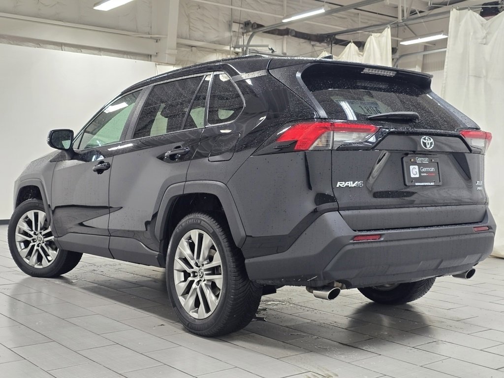 Used 2021 Toyota RAV4 XLE Premium image 13
