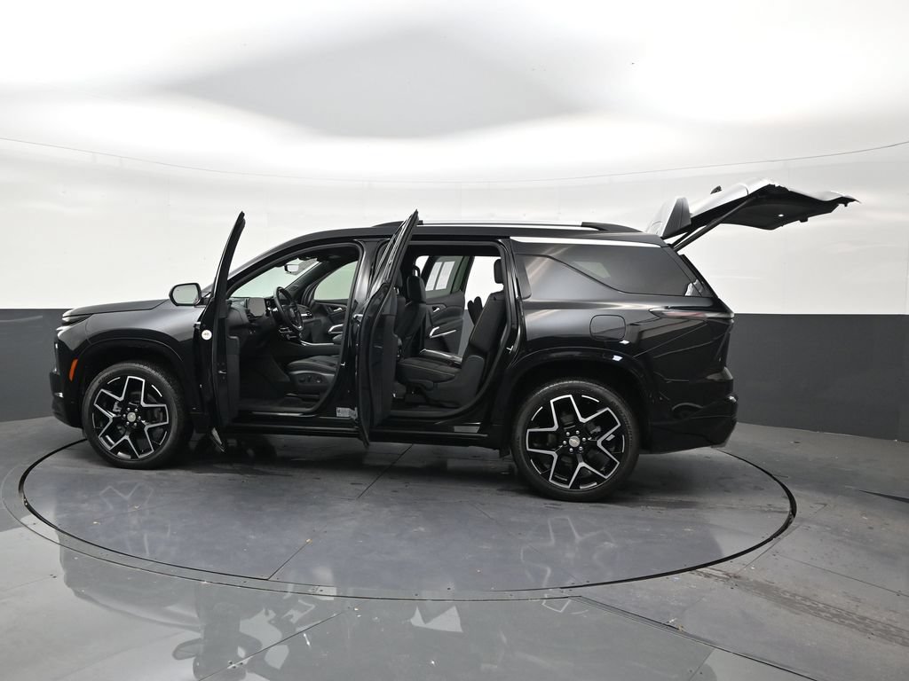 Used 2025 Chevrolet Traverse High Country FWD image 30