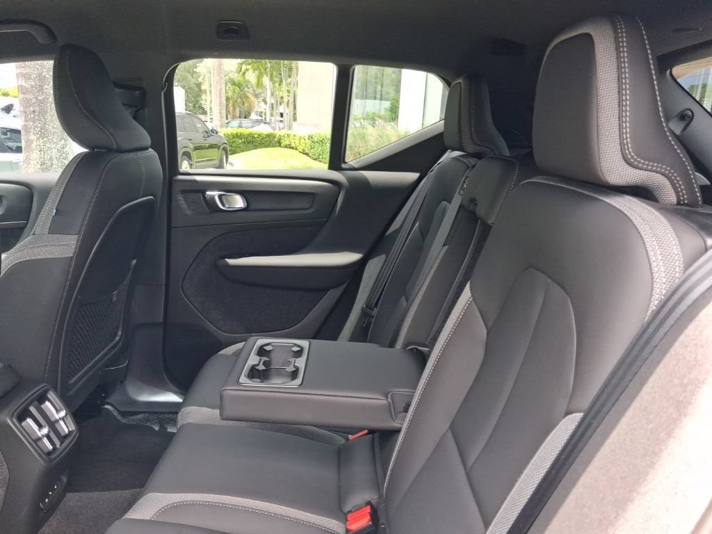 Certified 2023 Volvo XC40 Recharge Core AWD/4WD image 7