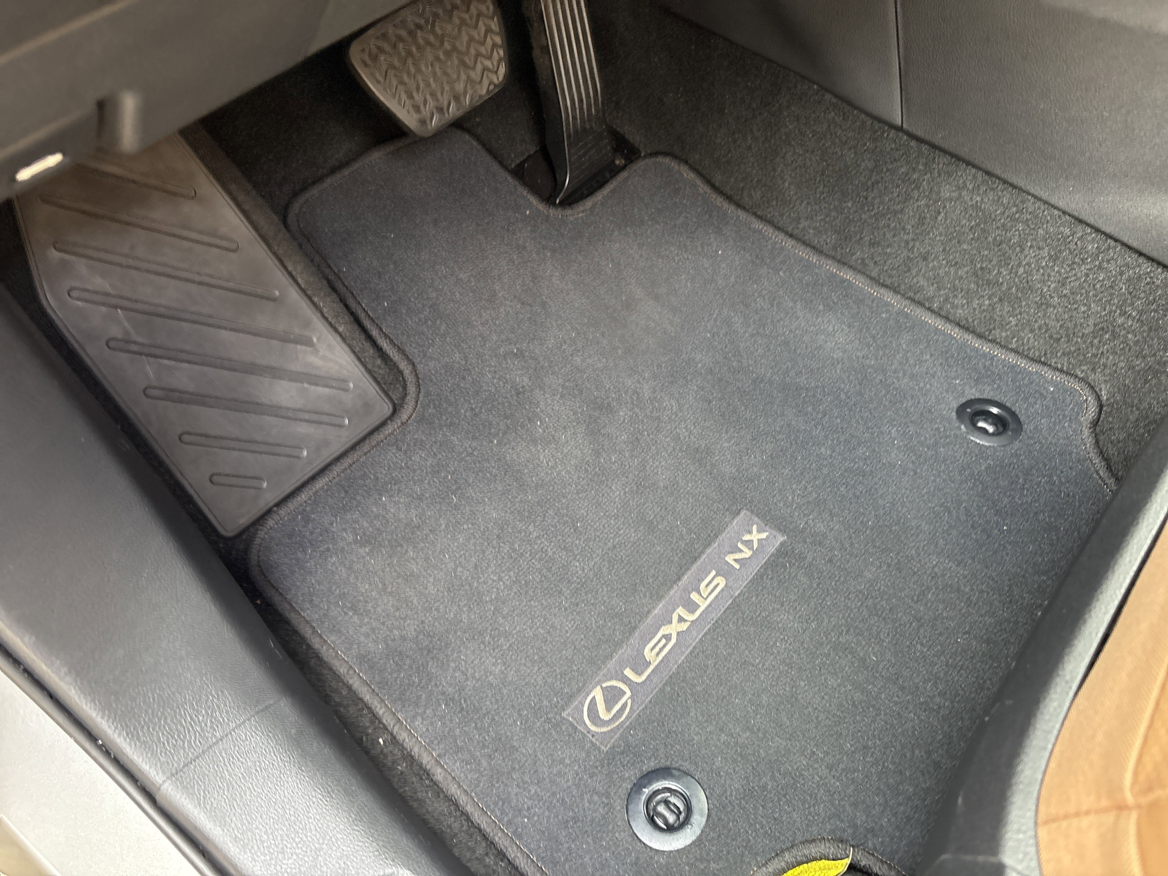 Used 2024 Lexus NX 250 FWD w/ Towing Package (2000 Lbs) image 17