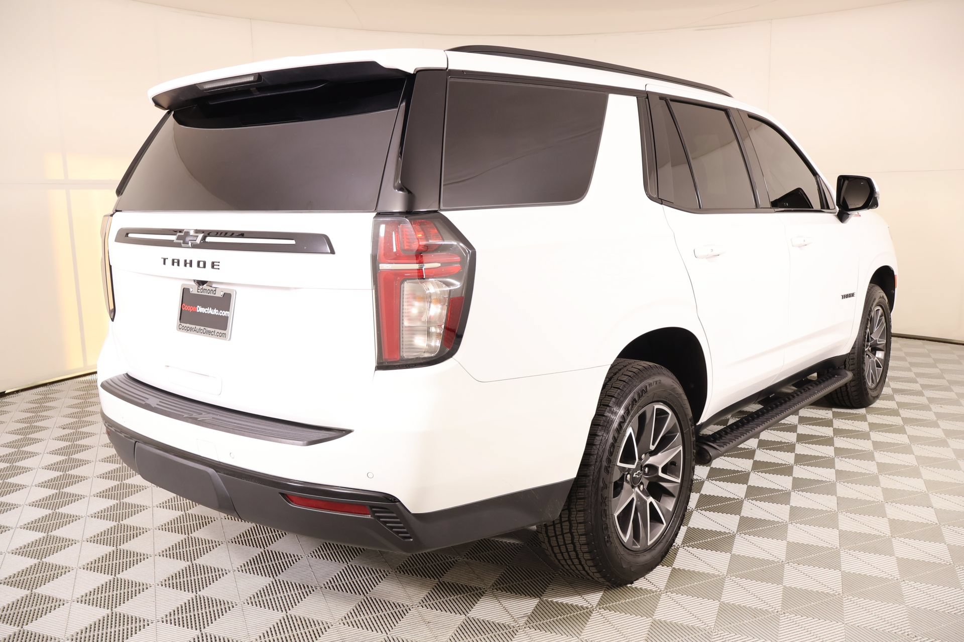 Used 2023 Chevrolet Tahoe Z71 w/ Luxury Package AWD/4WD image 22