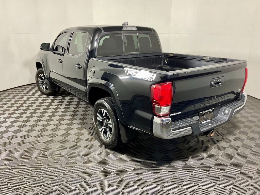 Used 2016 Toyota Tacoma TRD Sport image 11