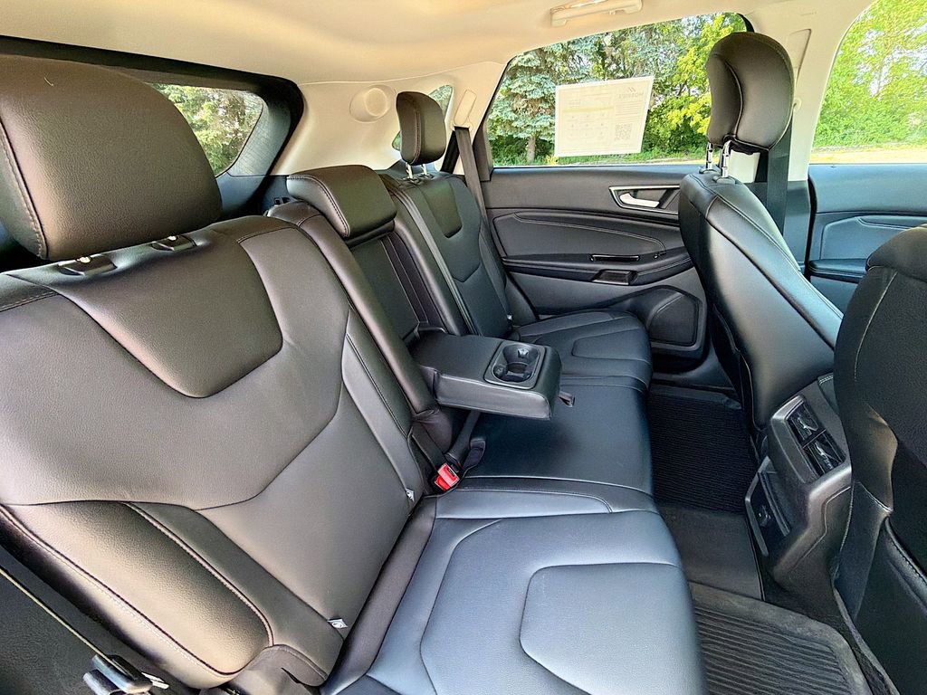 Used 2018 Ford Edge Titanium w/ Cold Weather Package FWD image 29