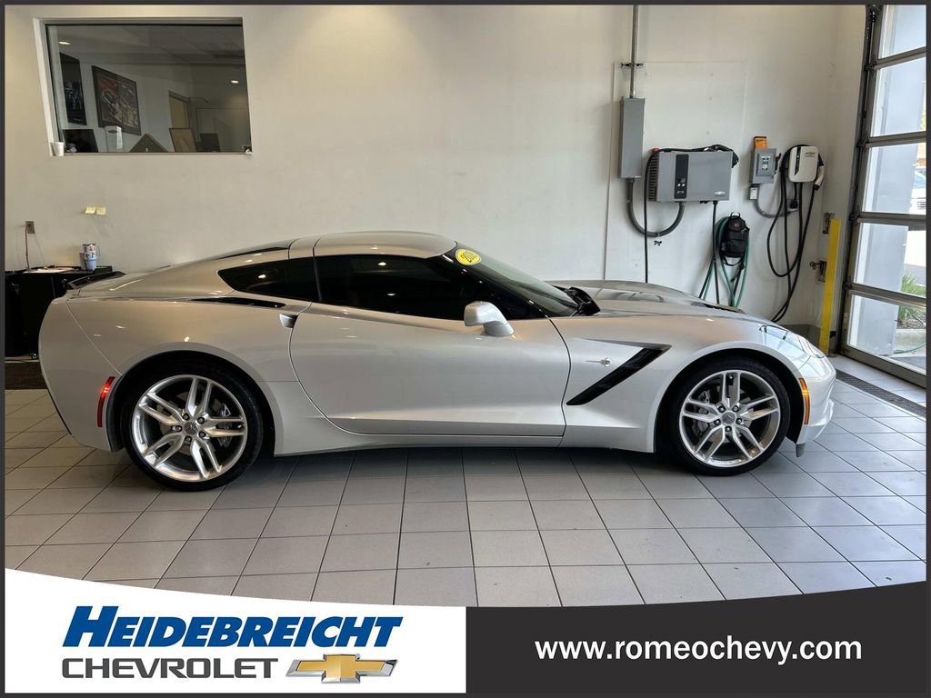 Used 2018 Chevrolet Corvette Stingray Coupe w/ 1LT RWD image 2