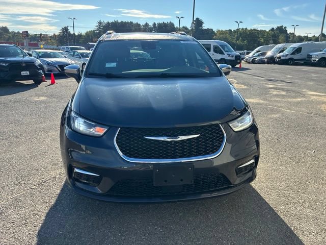 Used 2021 Chrysler Pacifica Limited w/ Uconnect Theater Family Group AWD/4WD image 2