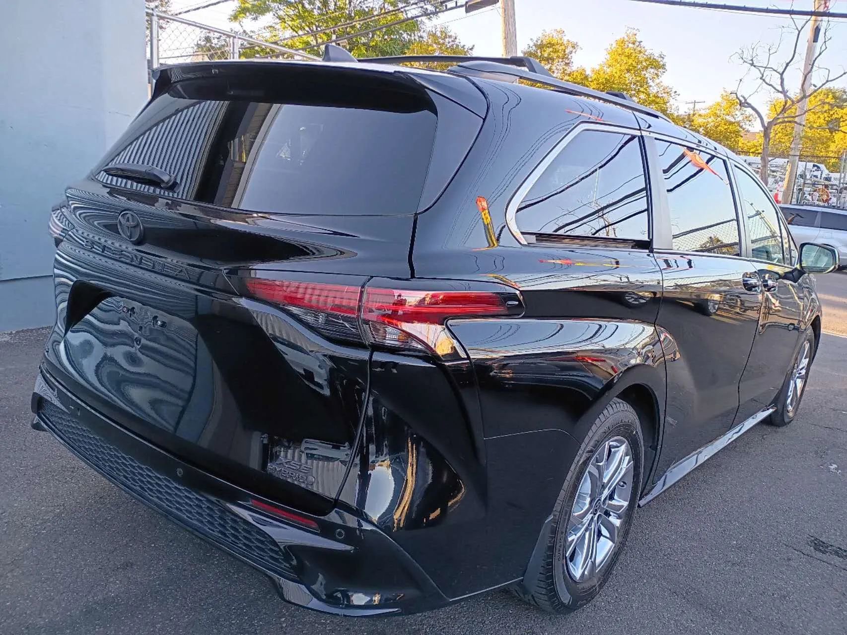 Used 2022 Toyota Sienna XSE AWD/4WD image 6
