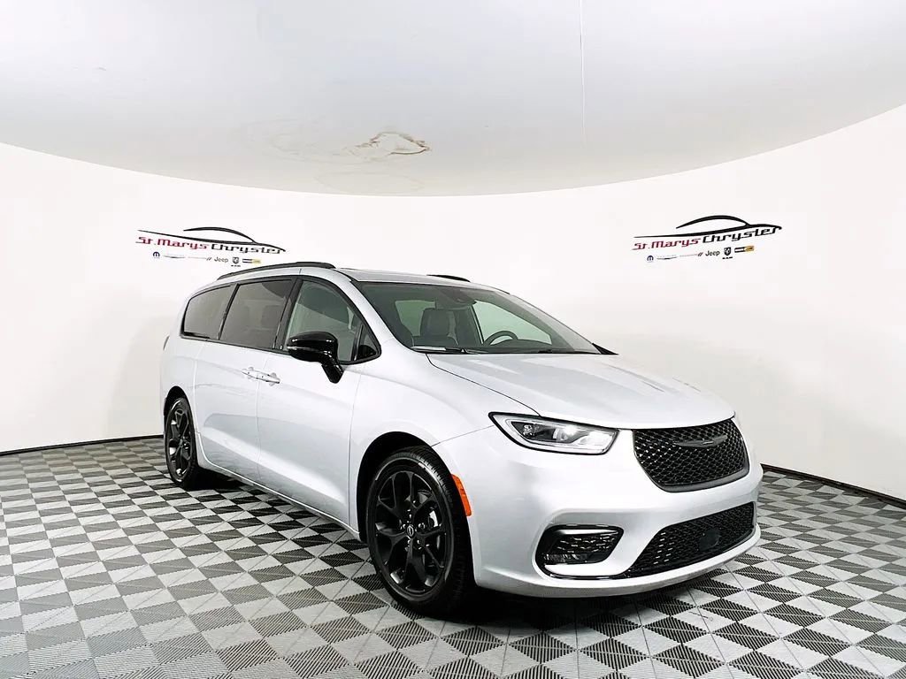 New 2026 Chrysler Pacifica Limited w/ S Appearance Package image 1