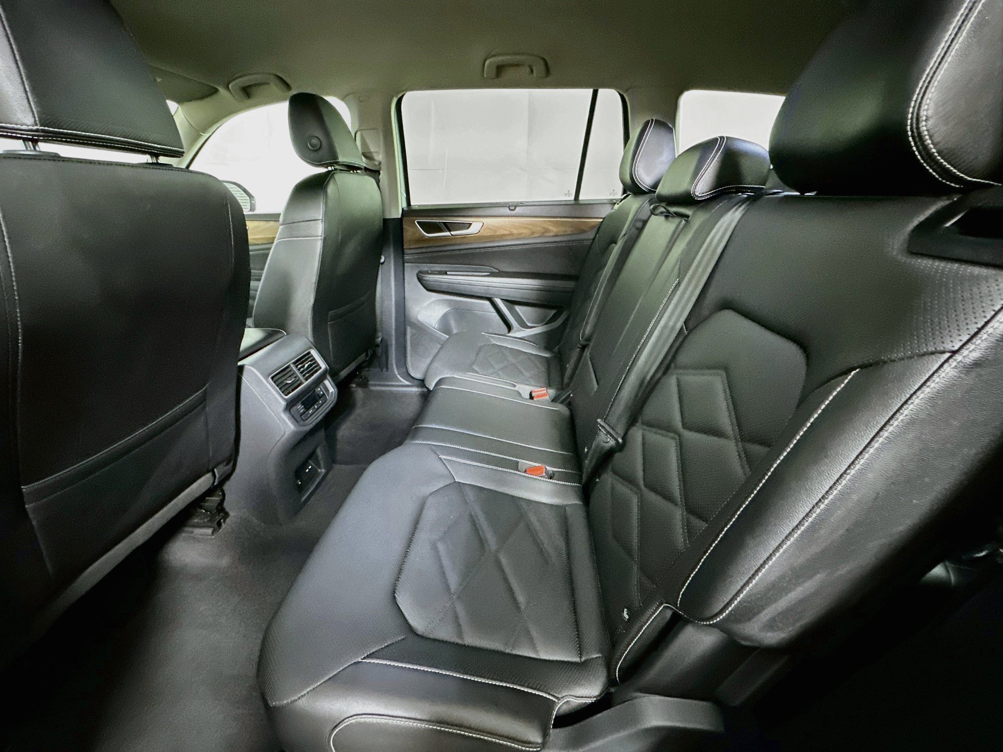 Used 2025 Volkswagen Atlas SE FWD image 27