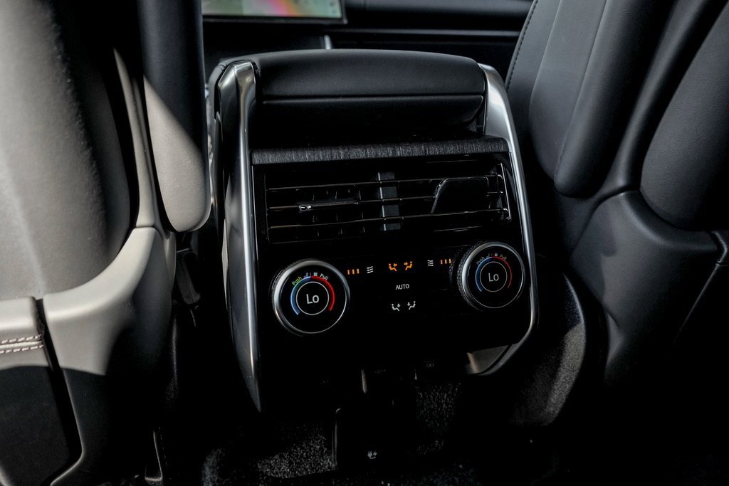 New 2025 Land Rover Range Rover SE image 17