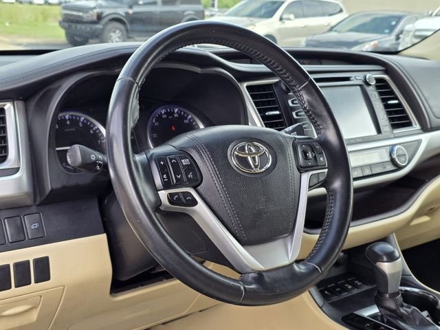 Used 2017 Toyota Highlander XLE AWD/4WD image 25