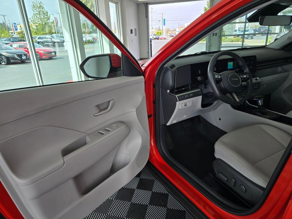 Used 2025 Hyundai Kona SEL AWD/4WD image 18