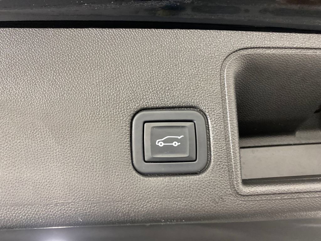 Used 2022 GMC Terrain SLT image 29