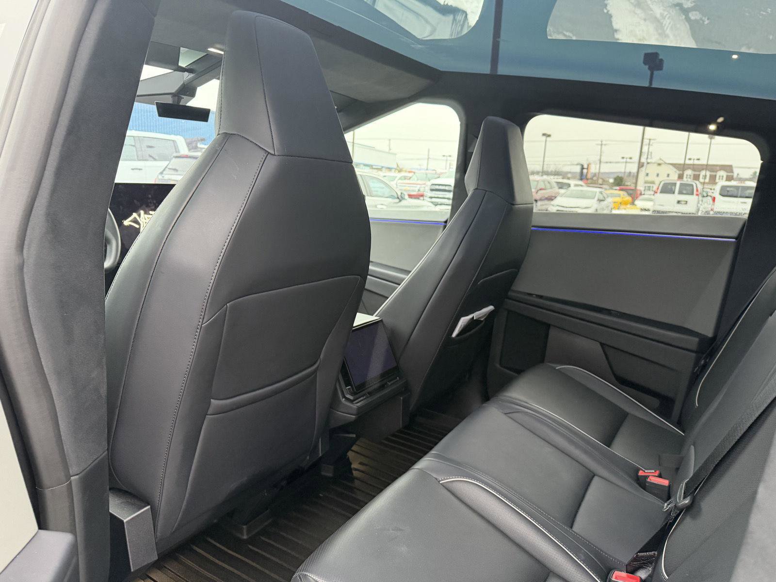 Used 2024 Tesla Cybertruck AWD Crew Cab image 35