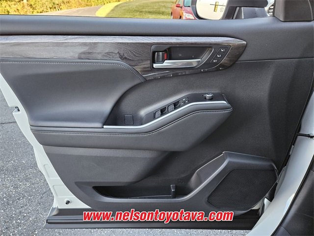New 2026 Toyota Highlander Platinum image 14