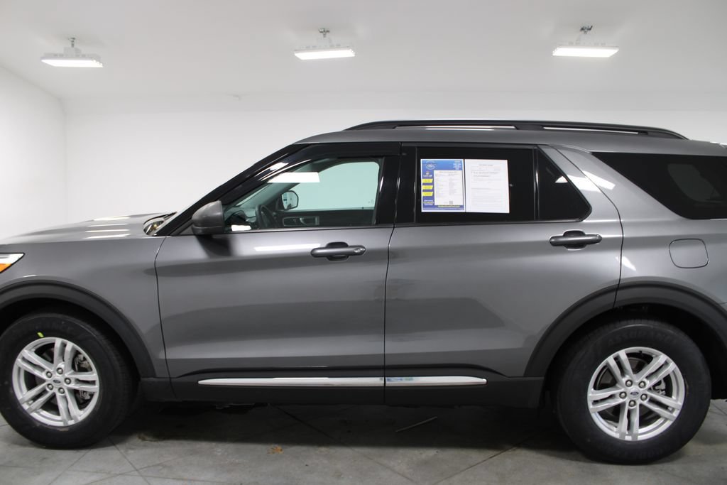 Used 2024 Ford Explorer XLT RWD image 6