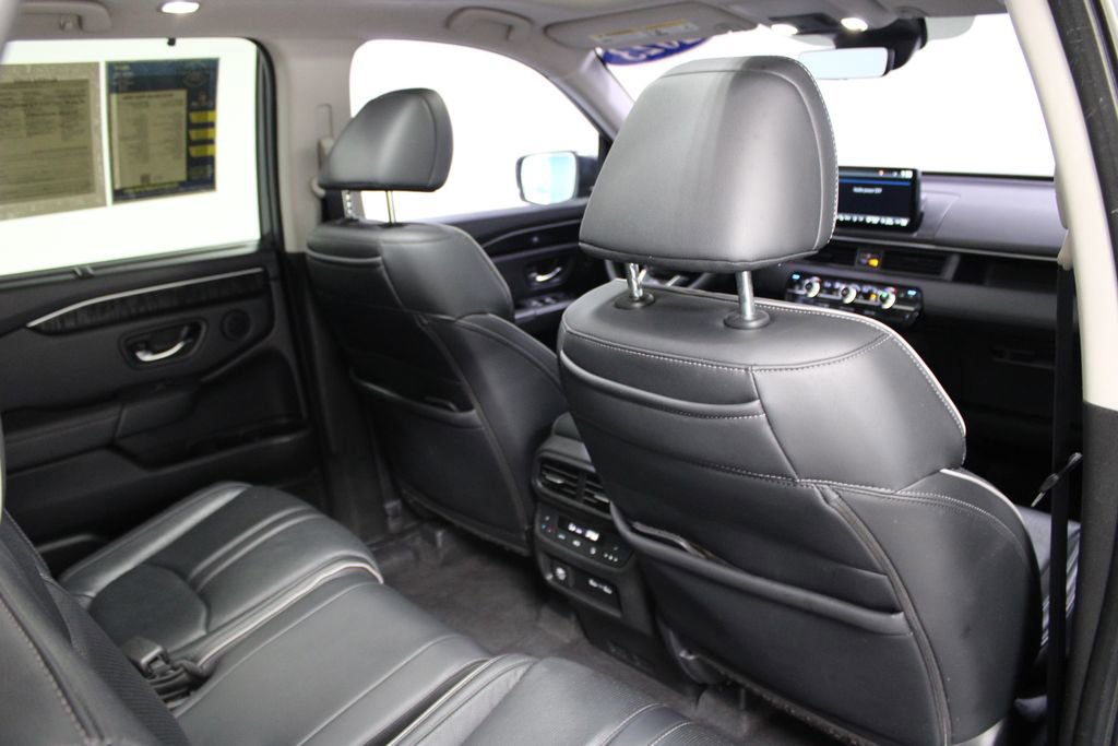 Used 2023 Honda Pilot Elite image 32