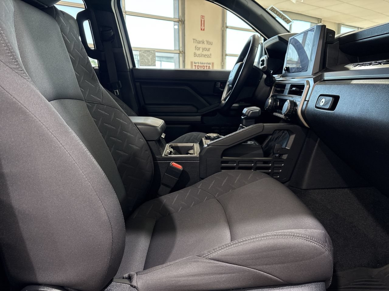Certified 2025 Toyota Tacoma SR5 AWD/4WD image 25