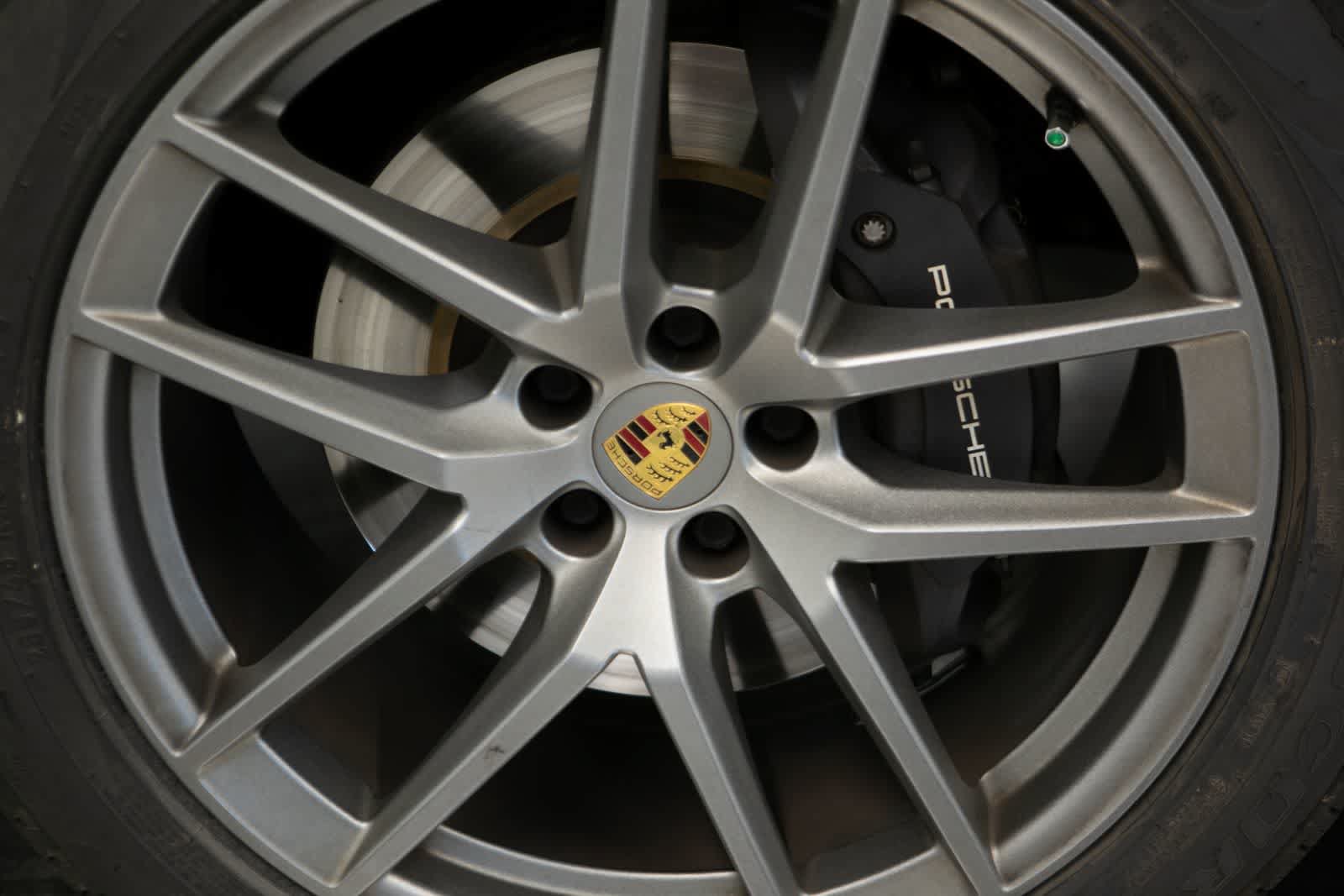 Certified 2022 Porsche Macan AWD/4WD image 11