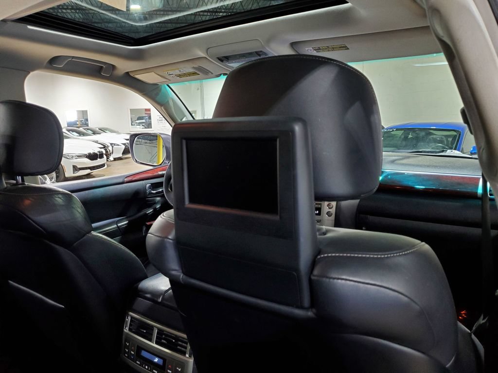 Used 2013 Lexus LX 570 4WD w/ Luxury Pkg image 24