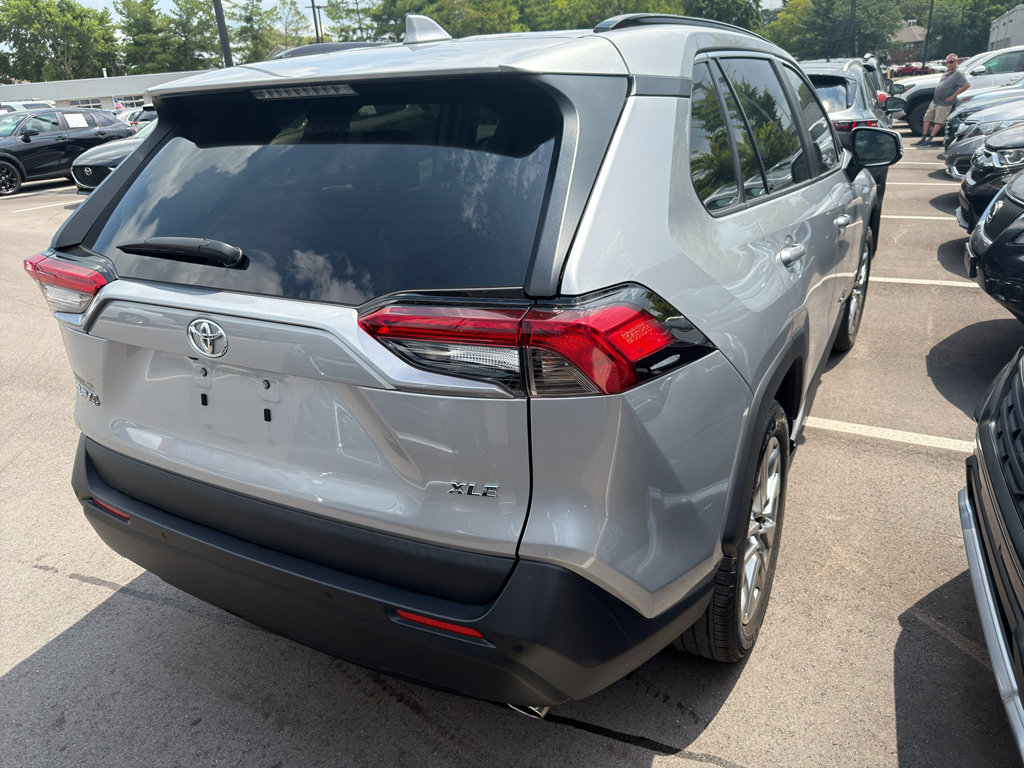 Used 2019 Toyota RAV4 XLE Premium w/ Advanced Technology Package FWD image 4