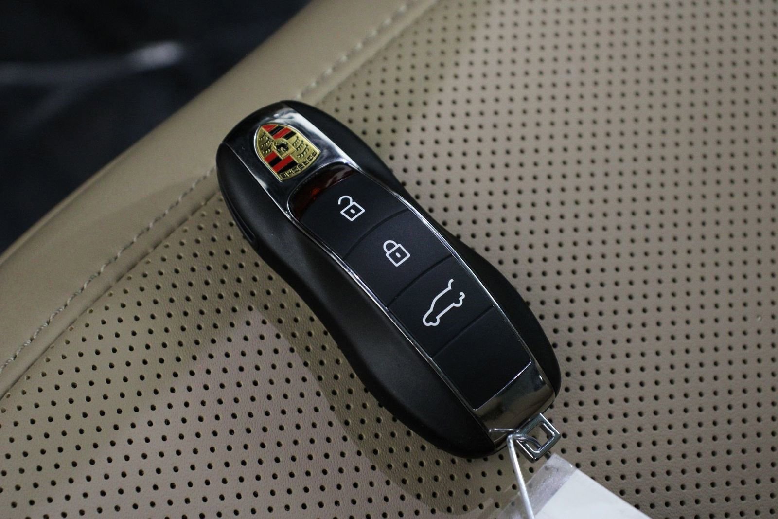 Certified 2025 Porsche Macan S image 34