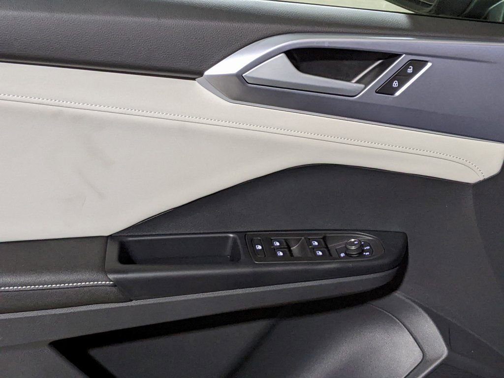 New 2026 Volkswagen Taos SE image 10