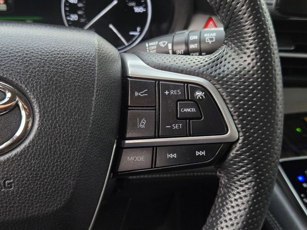 Used 2023 Toyota Sienna Limited AWD/4WD image 23