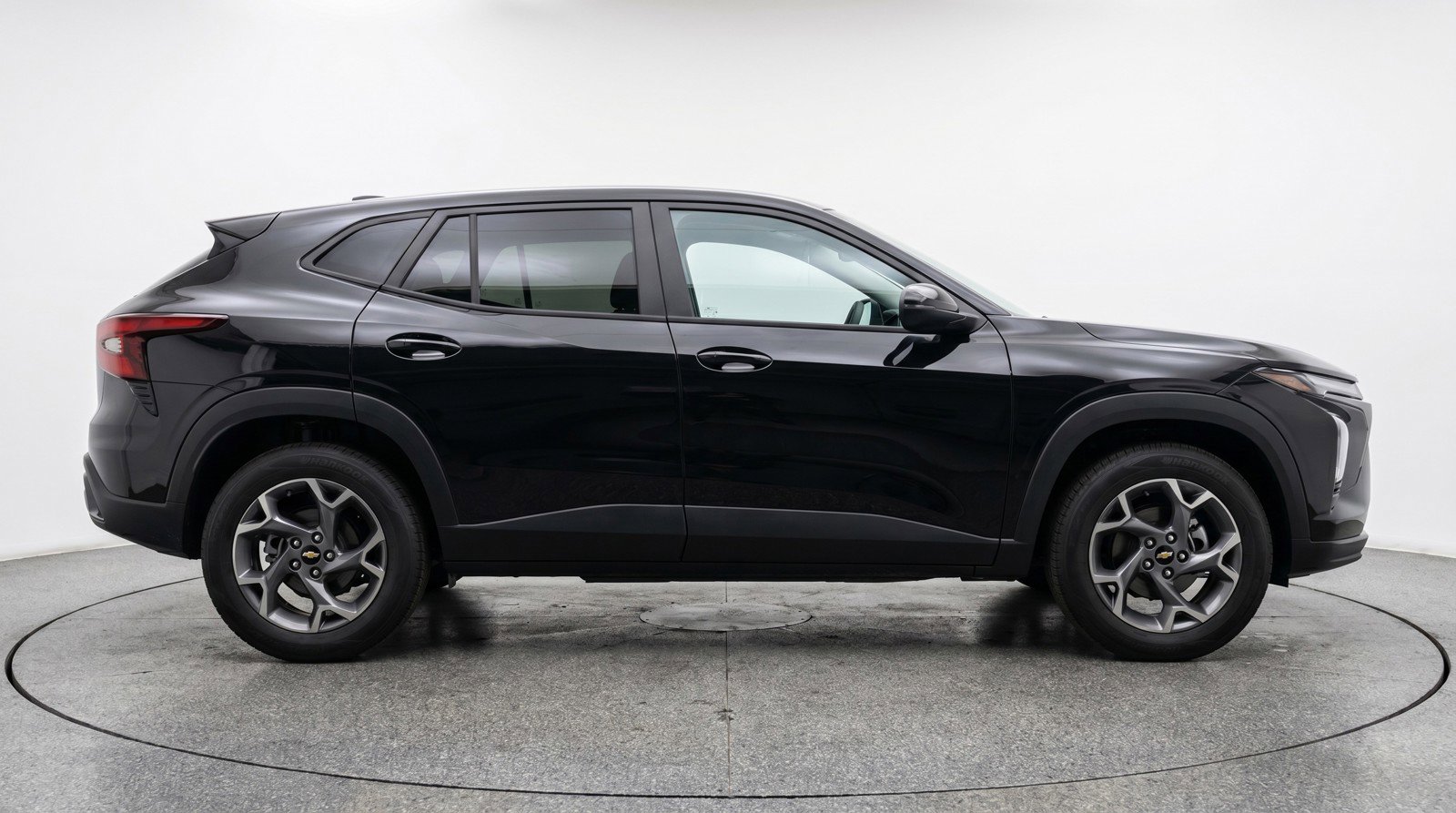 Used 2025 Chevrolet Trax LT w/ LT Convenience Package FWD image 11