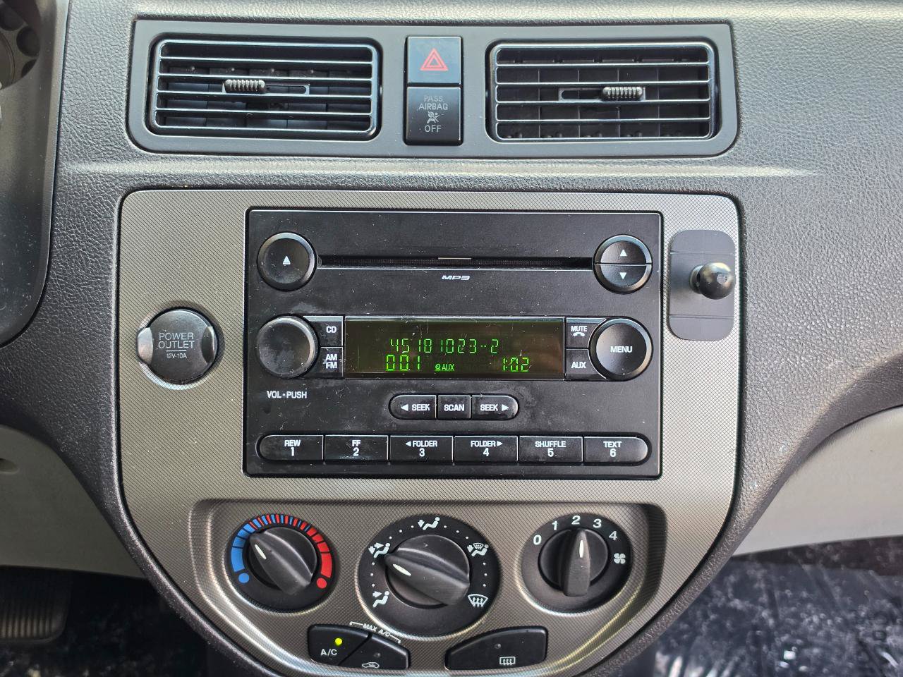 Used 2006 Ford Focus SES FWD image 15