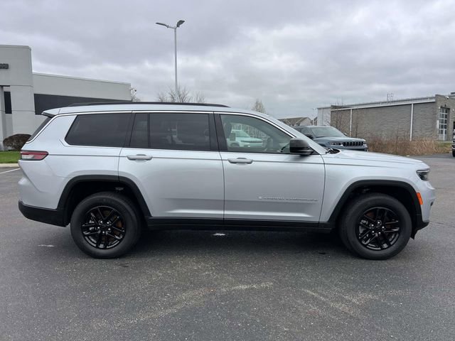New 2025 Jeep Grand Cherokee L Laredo image 10