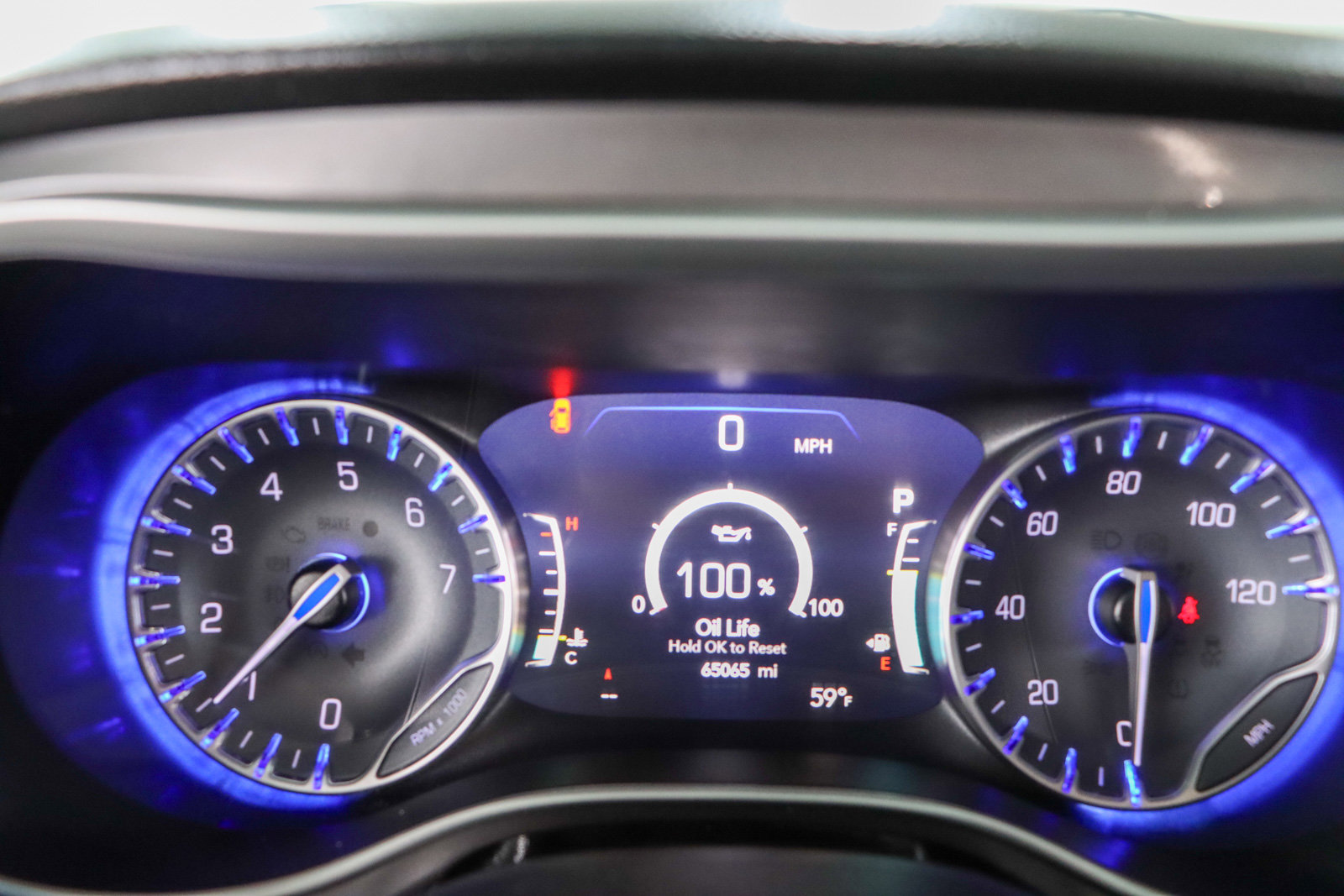 Used 2023 Chrysler Pacifica Touring-L image 15