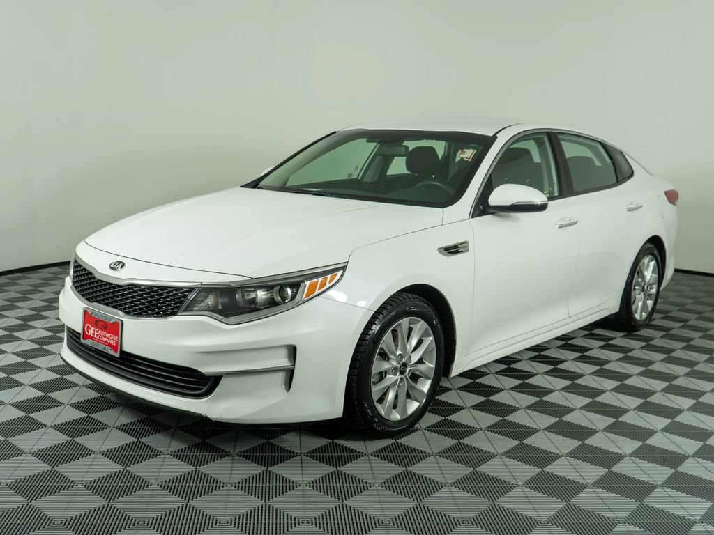 Used 2017 Kia Optima LX FWD image 3