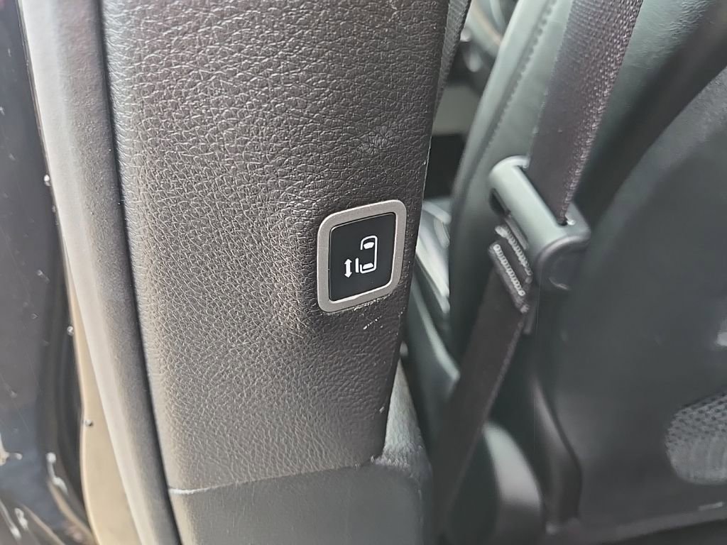 Used 2025 Chrysler Pacifica Limited image 99