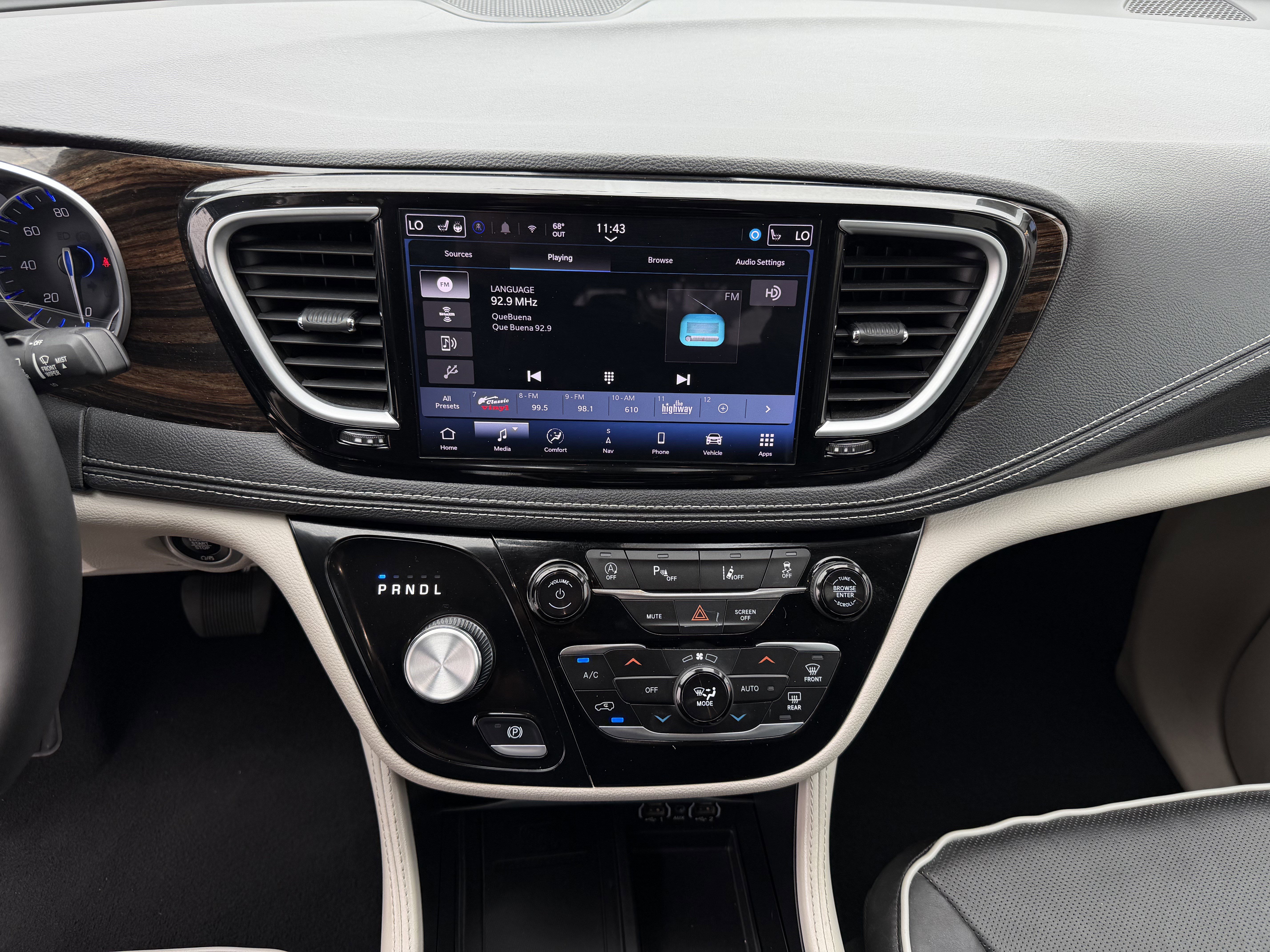 Used 2024 Chrysler Pacifica Limited FWD image 21