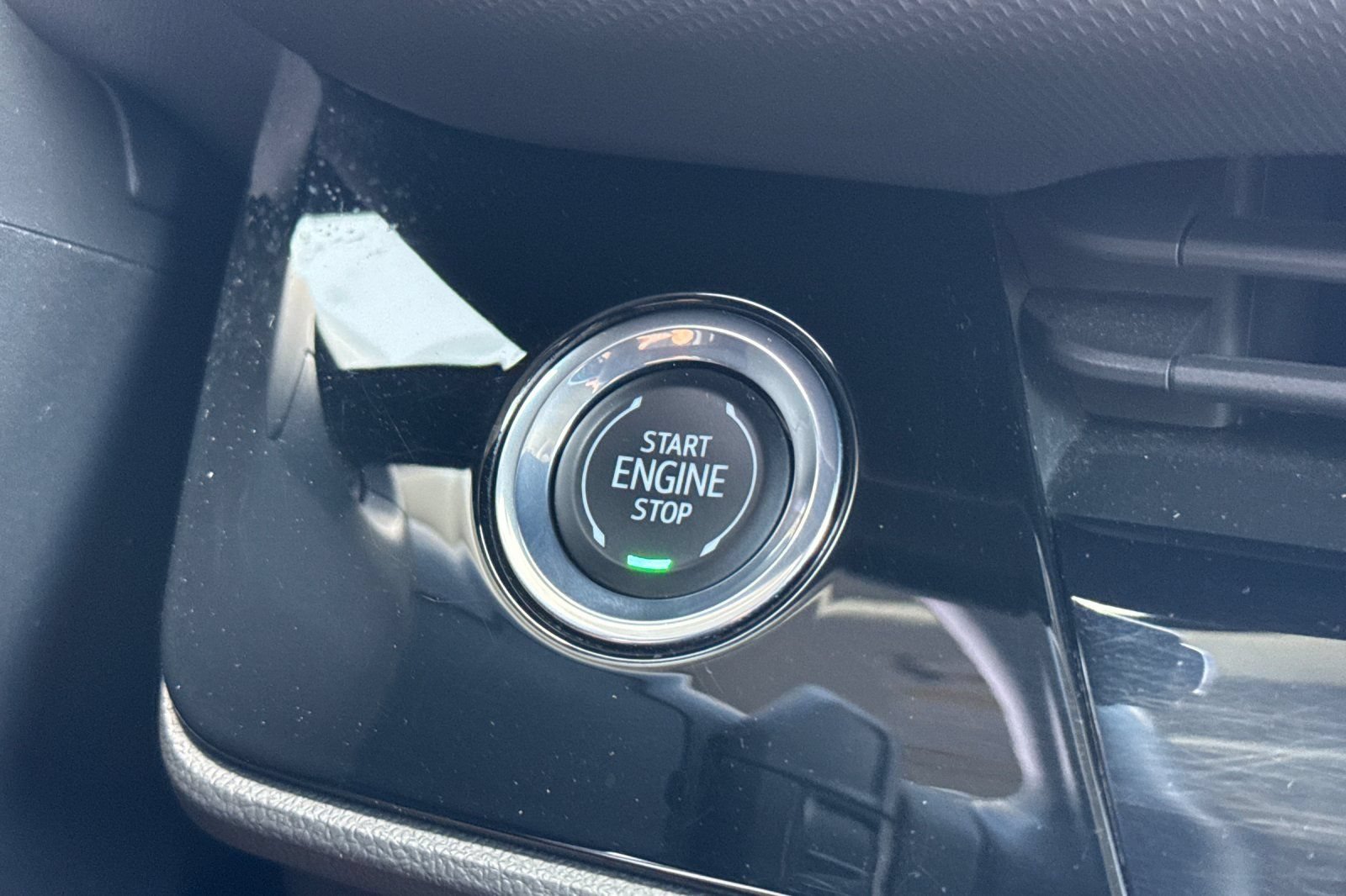Used 2024 Buick Envision Preferred AWD/4WD image 31