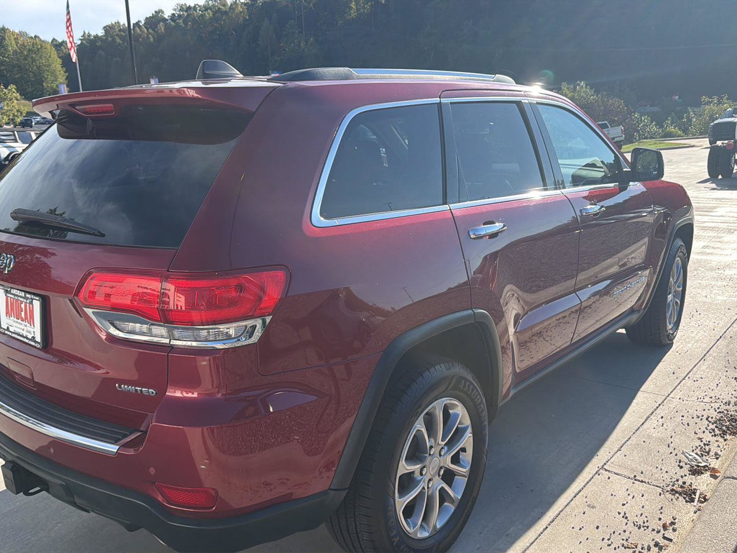 Used 2015 Jeep Grand Cherokee Limited w/ Luxury Group II AWD/4WD image 3