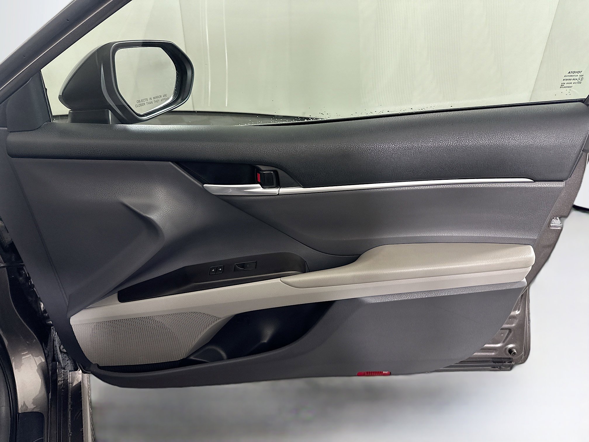 Used 2023 Toyota Camry SE image 30