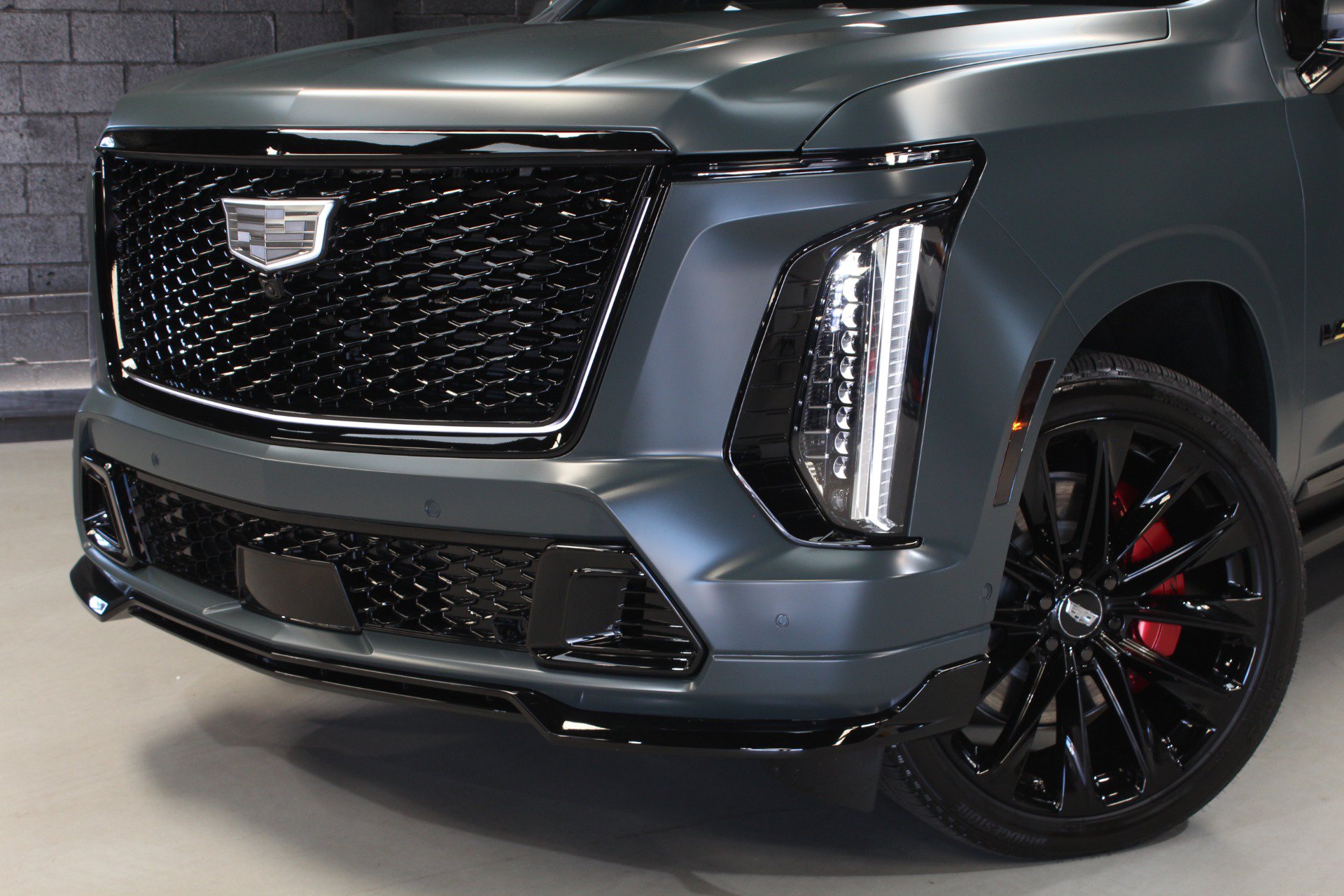 Used 2026 Cadillac Escalade V w/ LPO, ONYX Package AWD/4WD image 6