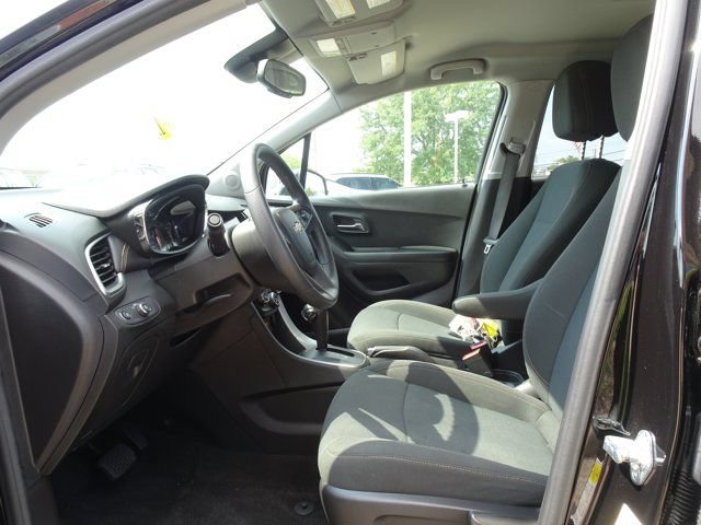 Used 2022 Chevrolet Trax LS w/ Tint and Cruise Package AWD/4WD image 11
