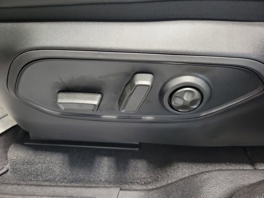 New 2025 Jeep Grand Cherokee L Limited w/ Trailer Tow Package image 18