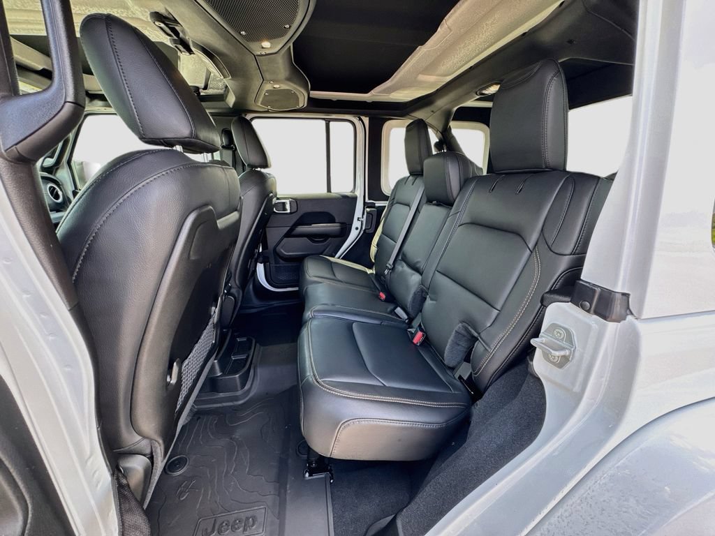 Used 2026 Jeep Wrangler Unlimited Sahara AWD/4WD image 24