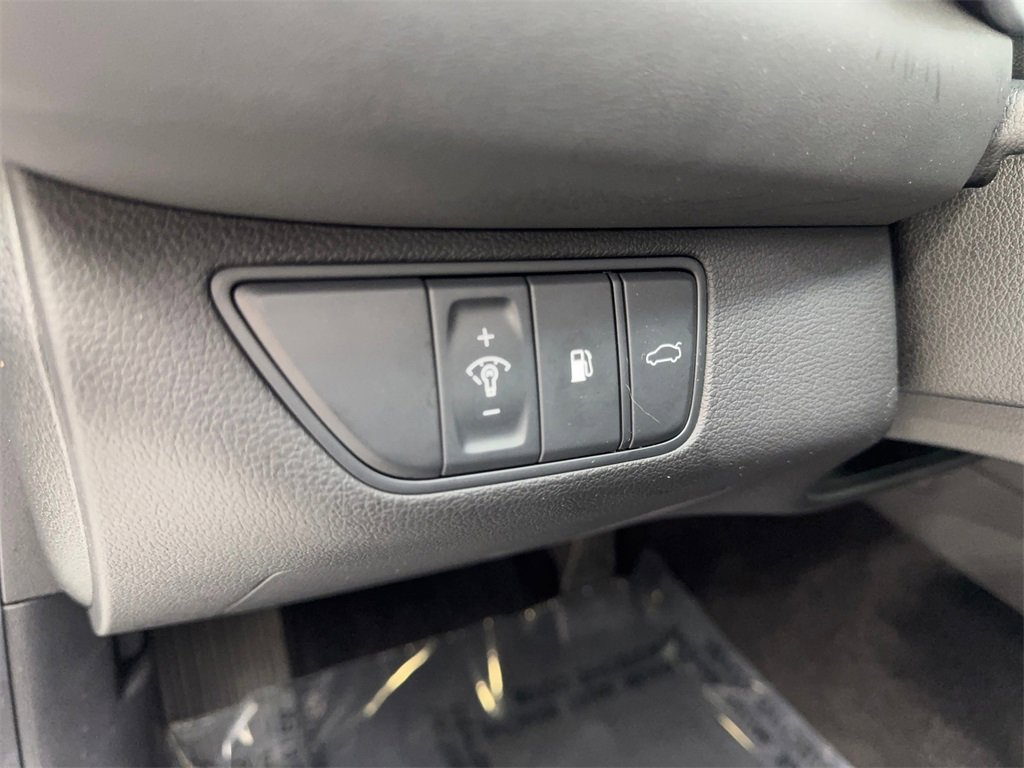 Used 2025 Genesis G70 2.5T image 55