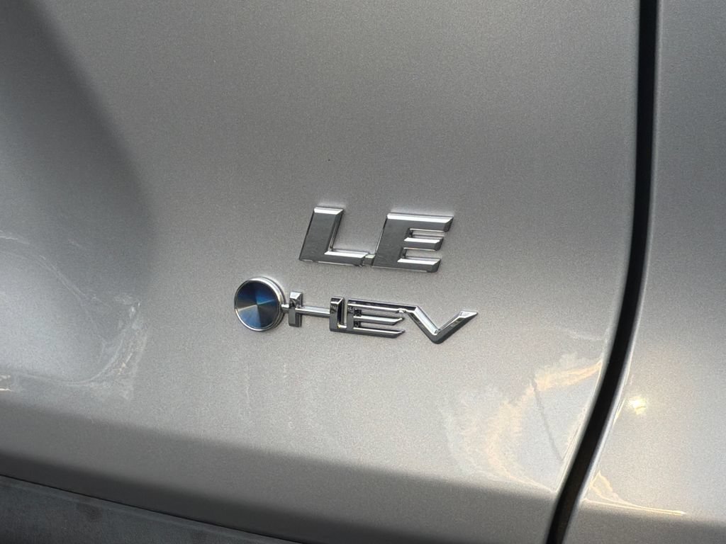 Used 2025 Toyota RAV4 LE AWD/4WD image 5