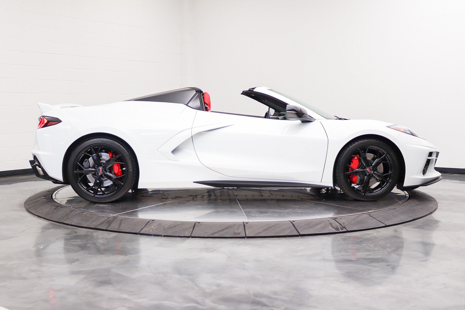 Used 2021 Chevrolet Corvette Stingray Premium Conv w/ Z51 Performance Package RWD image 19